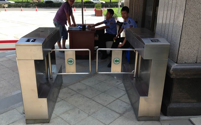 סլС�^�������ϵ�y_ESD���o��T��ϵ�y